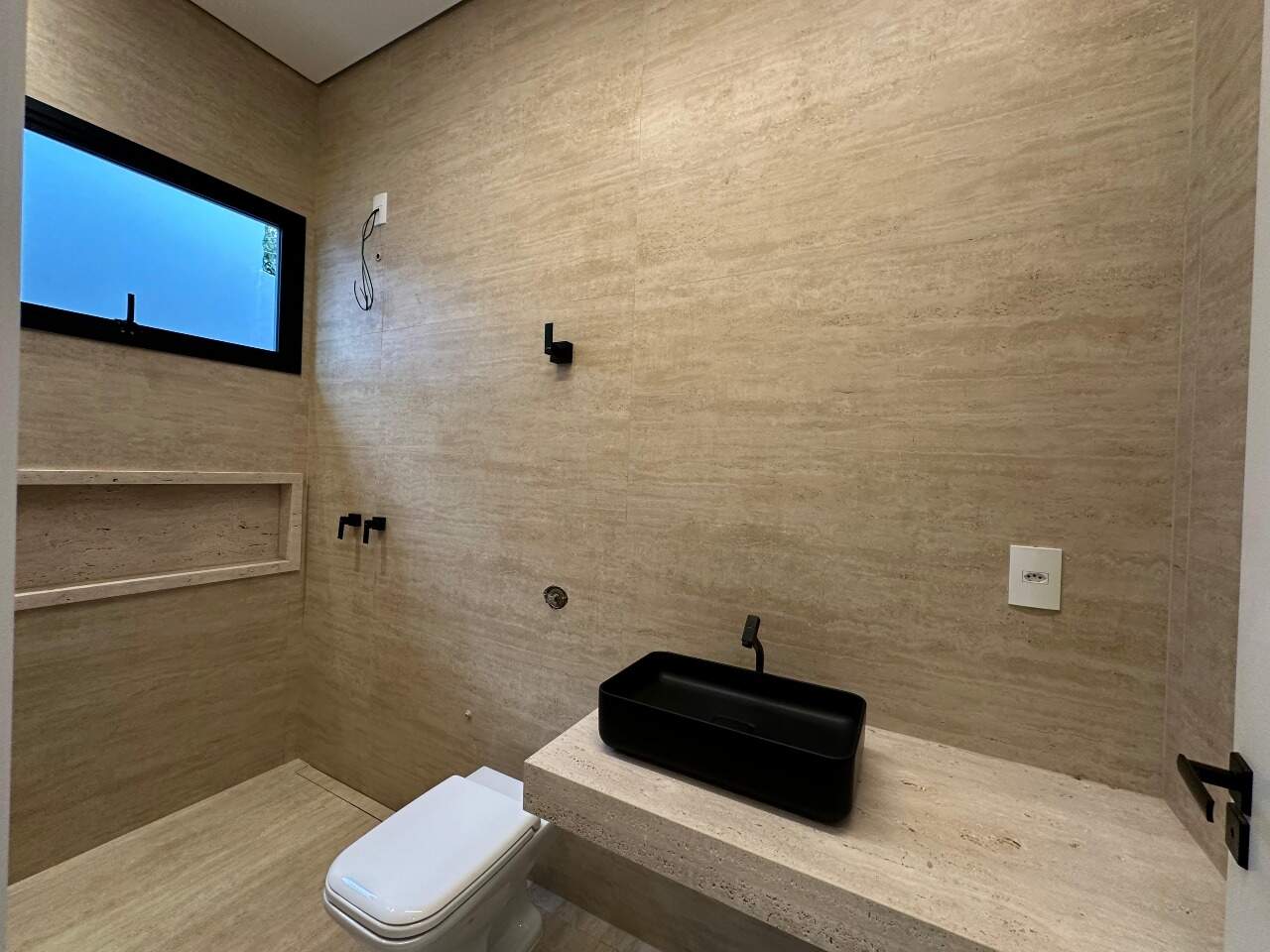Casa em Condomínio à venda no Bonfim: 