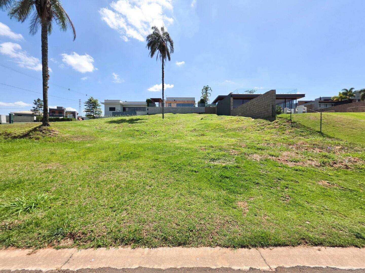 Terreno no Condomínio Villas do Golfe, em Itu disponível para à venda | Grupo Kaion: 