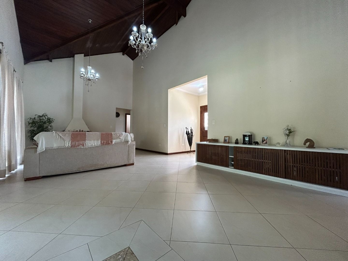 Casa no Terras DI Leonardi, em Itu disponível para para aluguel | Grupo Kaion: 