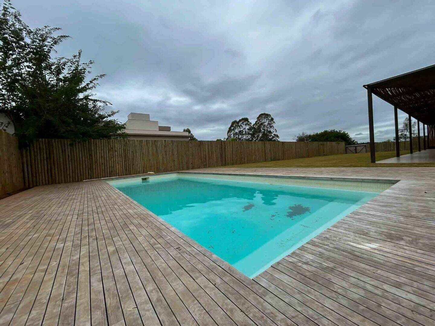 Casa no Residencial Parque Campos de Santo Antônio II, em Itu disponível para para aluguel | Grupo Kaion: 