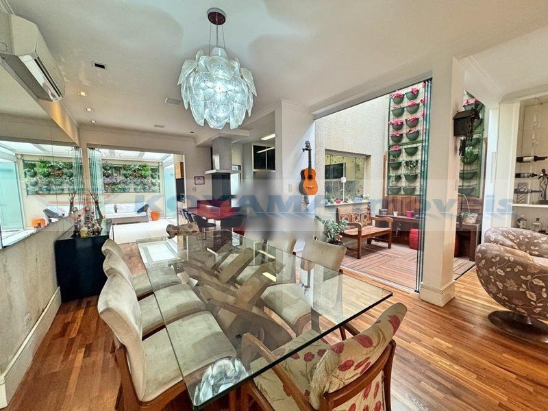 Sobrado à venda no Vila Gumercindo: 