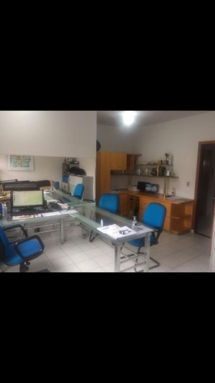 Prédio para aluguel no Centro: 