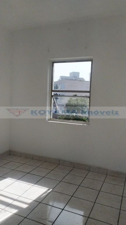 Sala para aluguel no Saúde: 