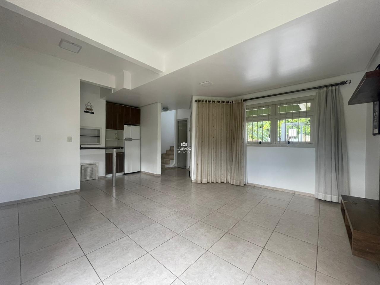 Sobrado para aluguel no Universitário: 