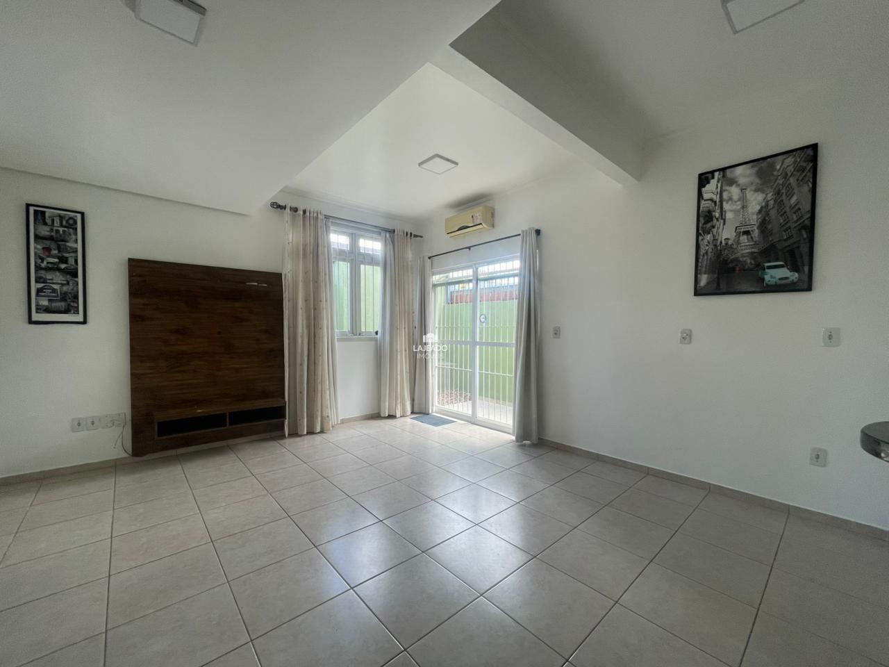 Sobrado para aluguel no Universitário: 