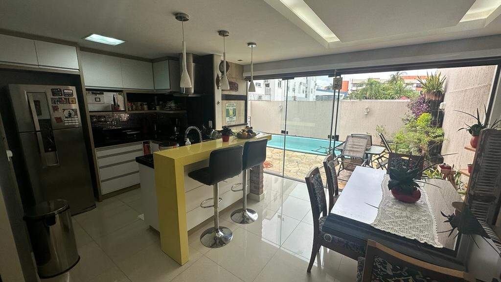 Sobrado à venda com 3 quartos, 195m² - Foto 4