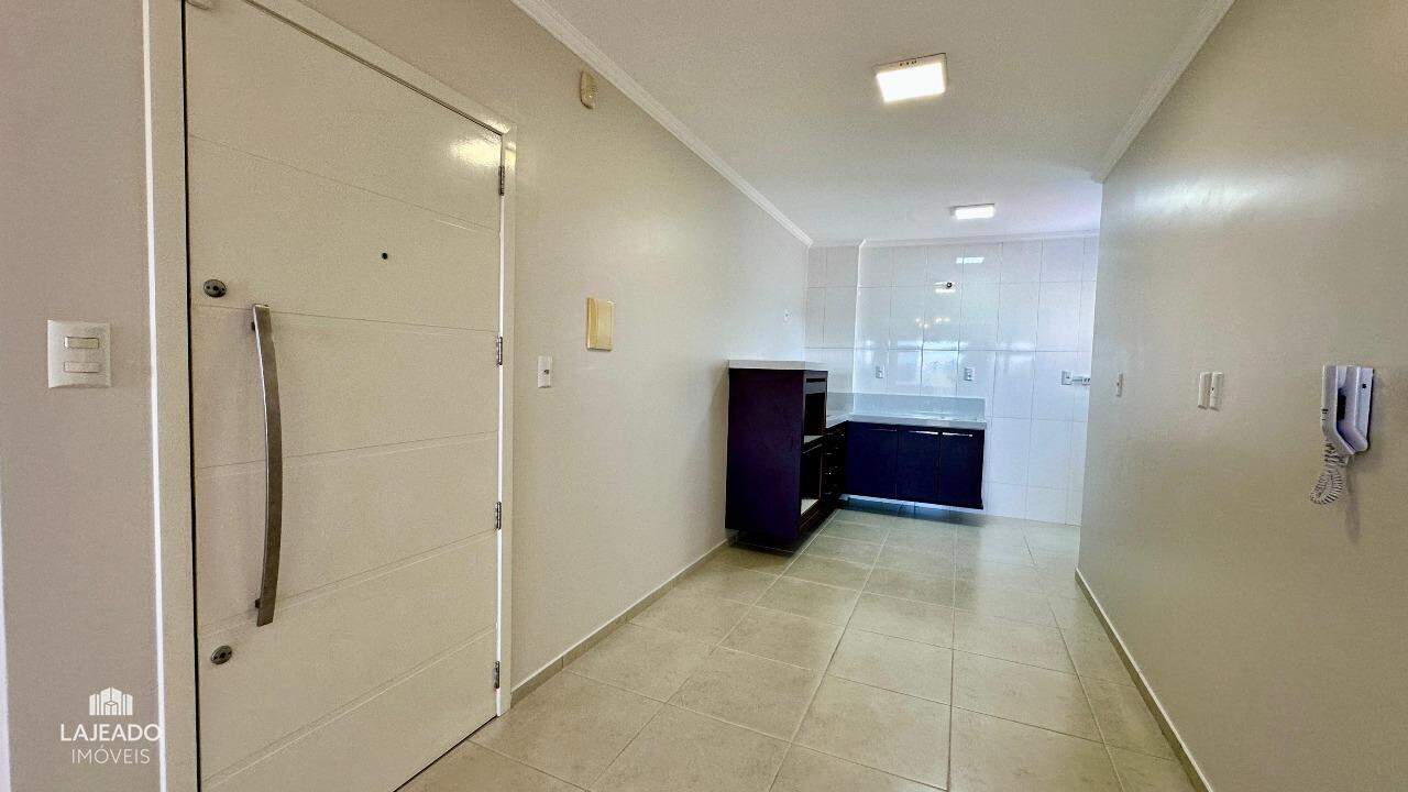 Apartamento à venda com 2 quartos, 95m² - Foto 2