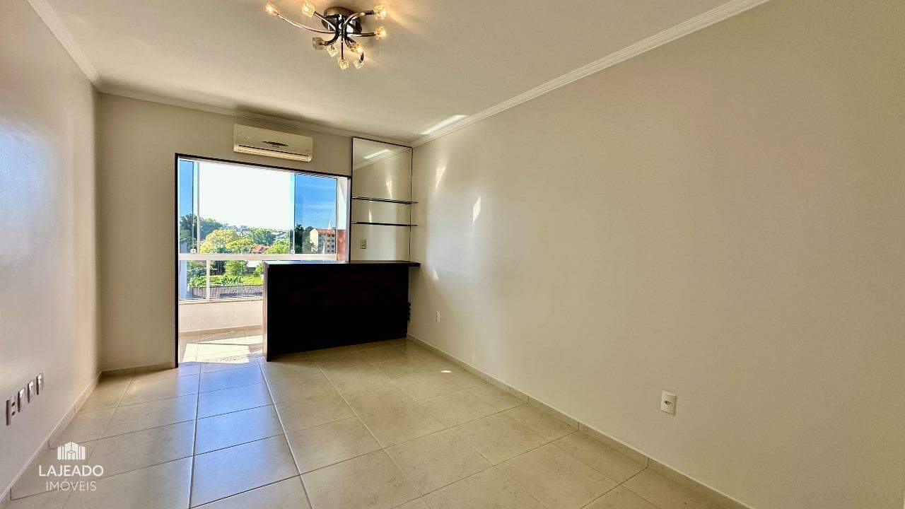 Apartamento à venda com 2 quartos, 95m² - Foto 4