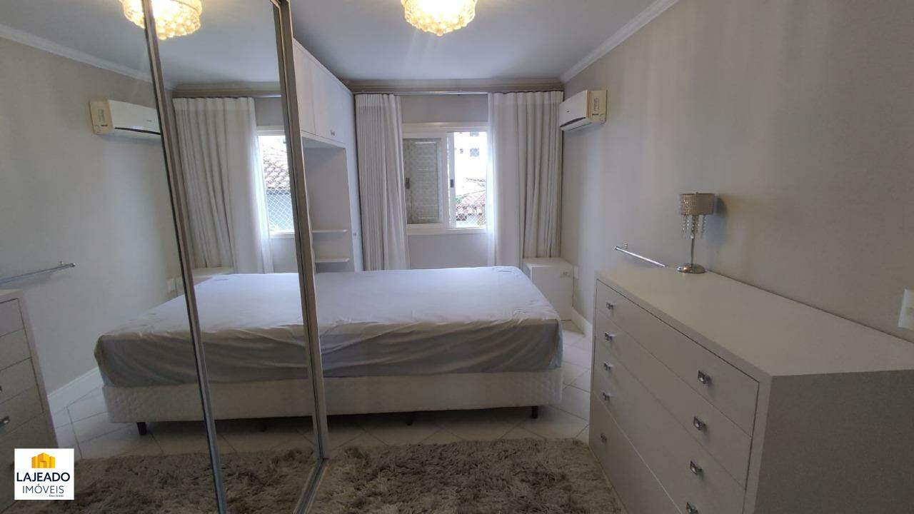 Apartamento à venda com 2 quartos, 77m² - Foto 3