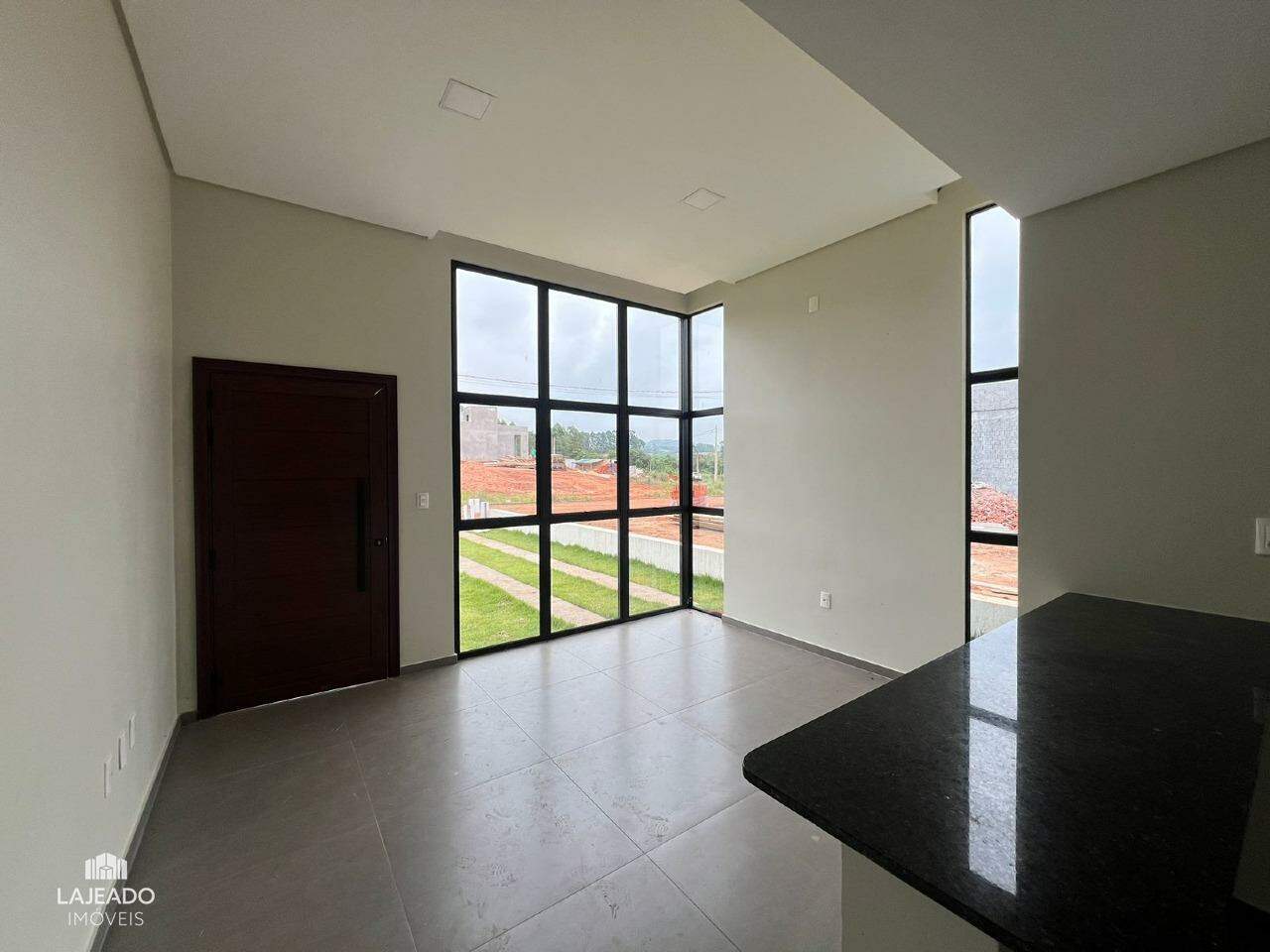 Casa à venda com 2 quartos, 67m² - Foto 4