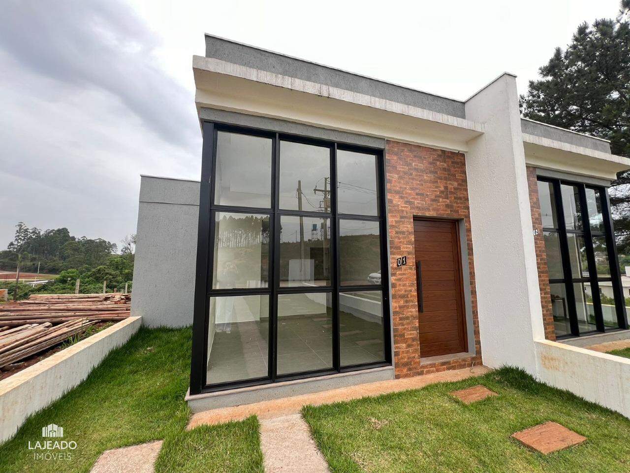 Casa à venda com 2 quartos, 67m² - Foto 1