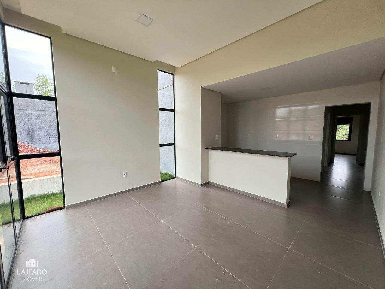 Casa à venda com 2 quartos, 67m² - Foto 3