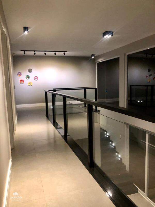 Casa à venda com 3 quartos, 340m² - Foto 9