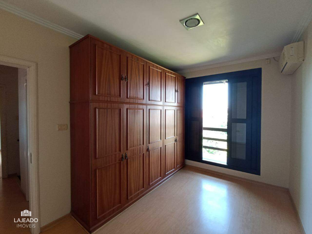 Casa para alugar com 4 quartos, 252m² - Foto 13