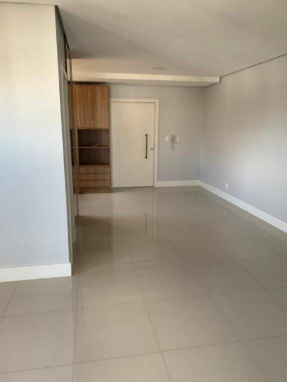 Apartamento para alugar com 3 quartos, 156m² - Foto 11