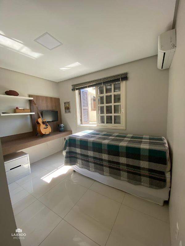 Casa à venda com 4 quartos, 300m² - Foto 27