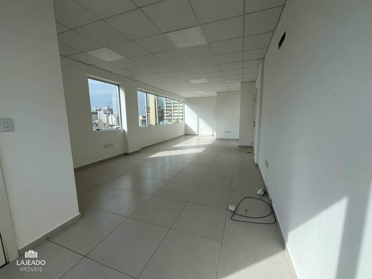 Conjunto Comercial-Sala para alugar, 67m² - Foto 2