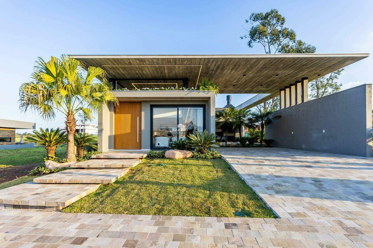 Casa de Condomínio à venda com 4 quartos, 295m² - Foto 1