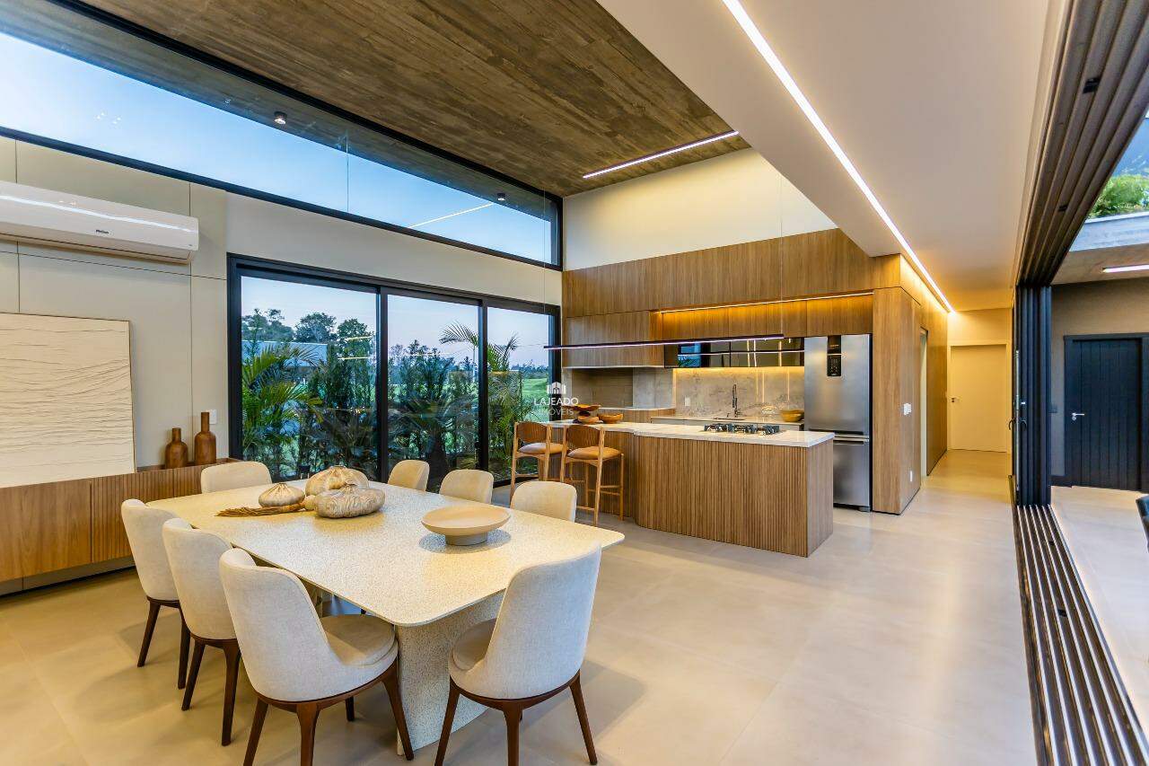 Casa de Condomínio à venda com 4 quartos, 295m² - Foto 3
