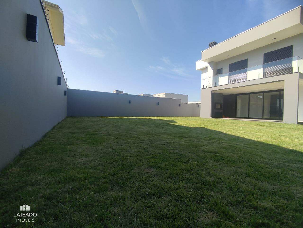 Casa à venda com 3 quartos, 262m² - Foto 4