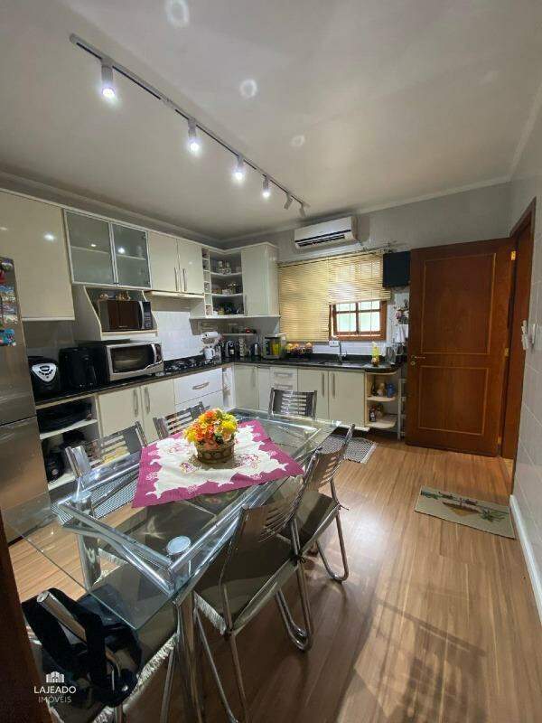 Casa à venda com 3 quartos, 192m² - Foto 2