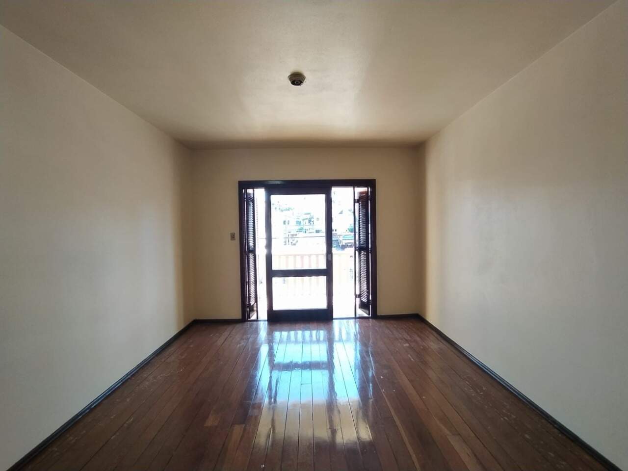 Casa para alugar com 5 quartos, 200m² - Foto 4