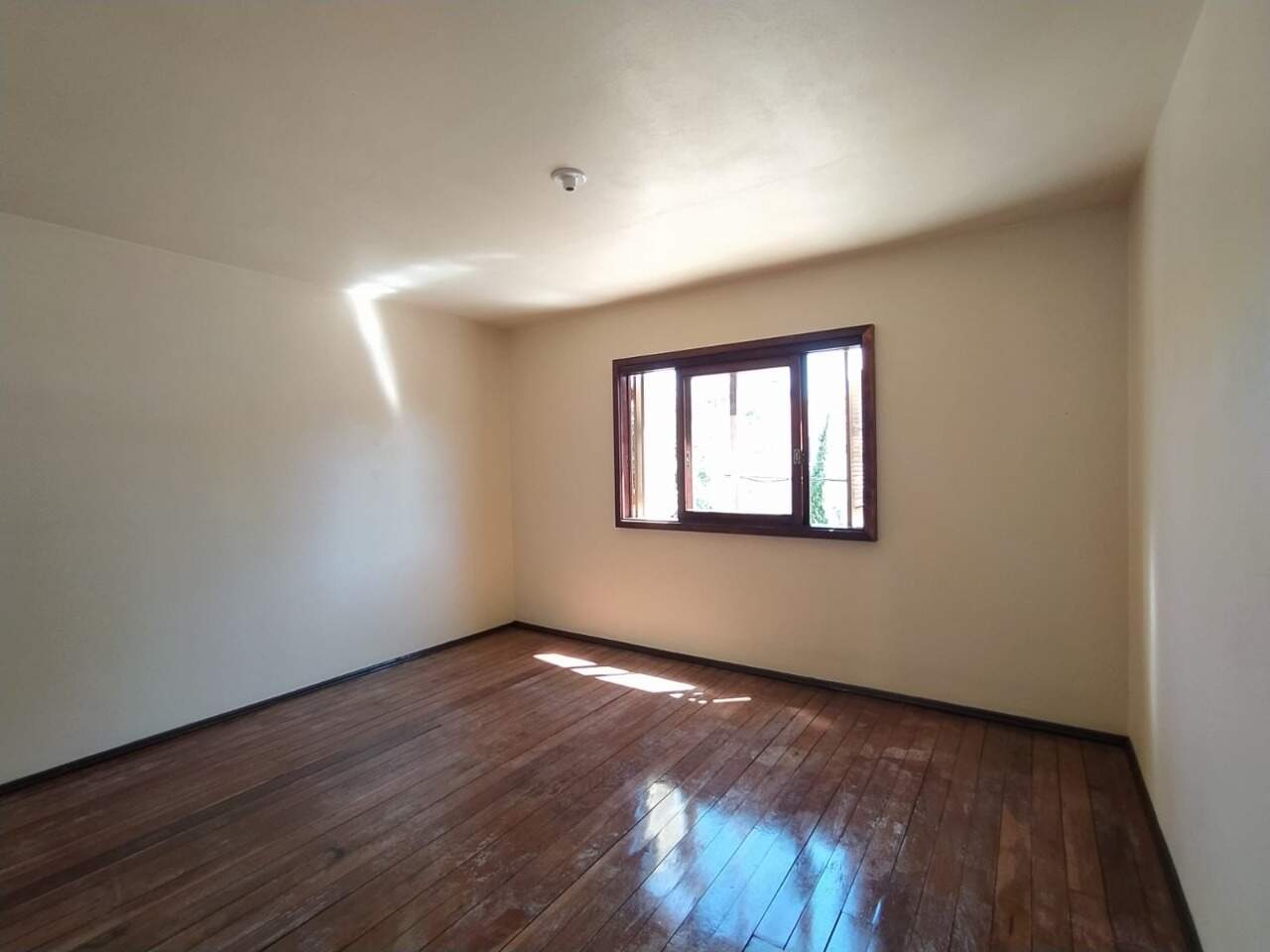 Casa para alugar com 5 quartos, 200m² - Foto 9