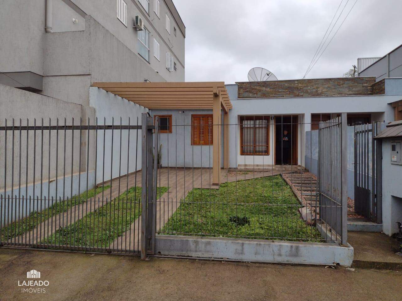 Casa à venda com 2 quartos, 72m² - Foto 2