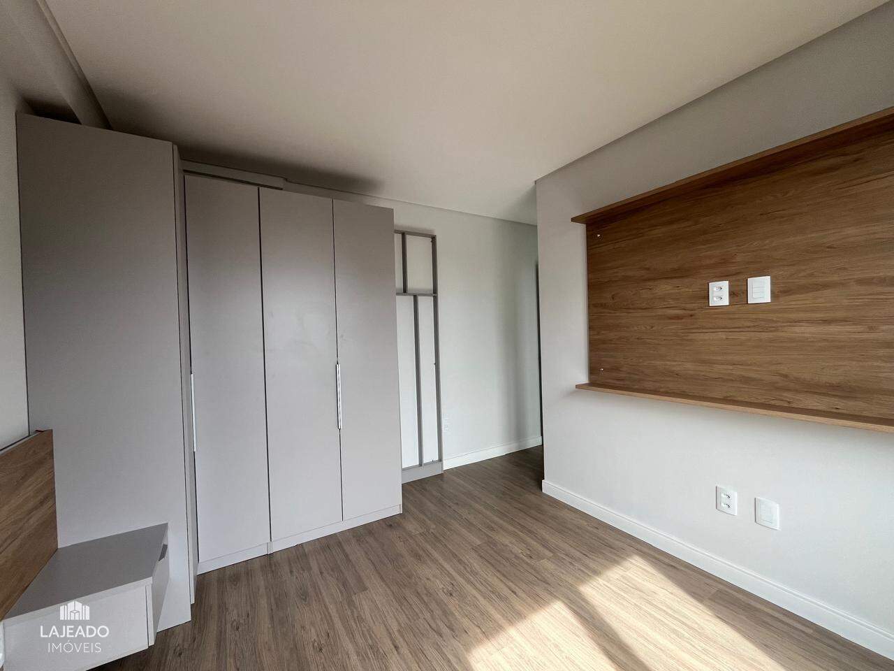 Apartamento para alugar com 2 quartos, 76m² - Foto 10