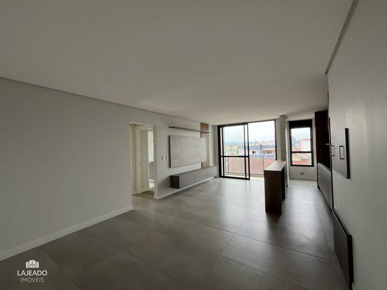 Apartamento para alugar com 2 quartos, 76m² - Foto 2