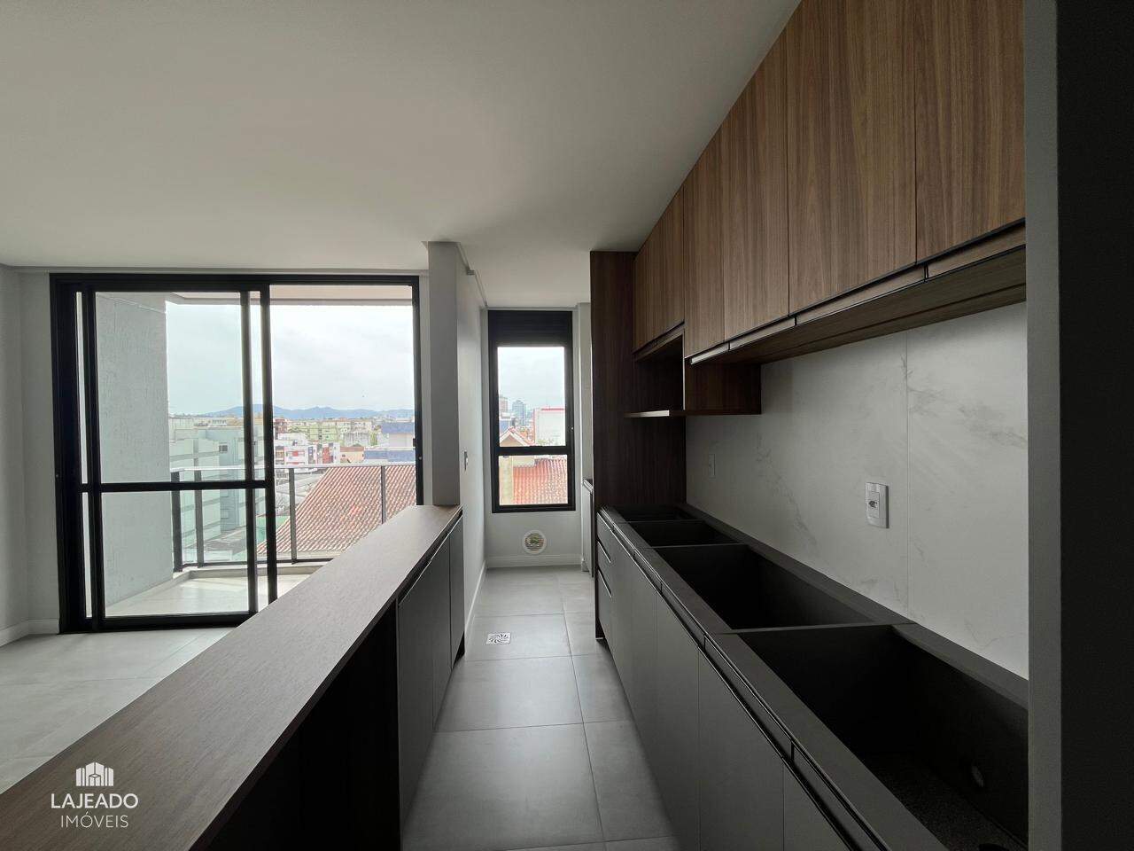 Apartamento para alugar com 2 quartos, 76m² - Foto 6