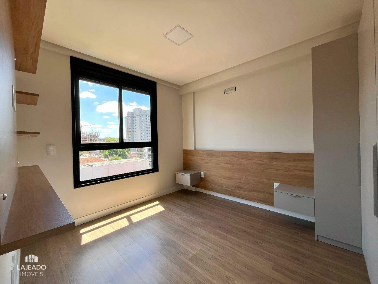 Apartamento para alugar com 2 quartos, 76m² - Foto 11