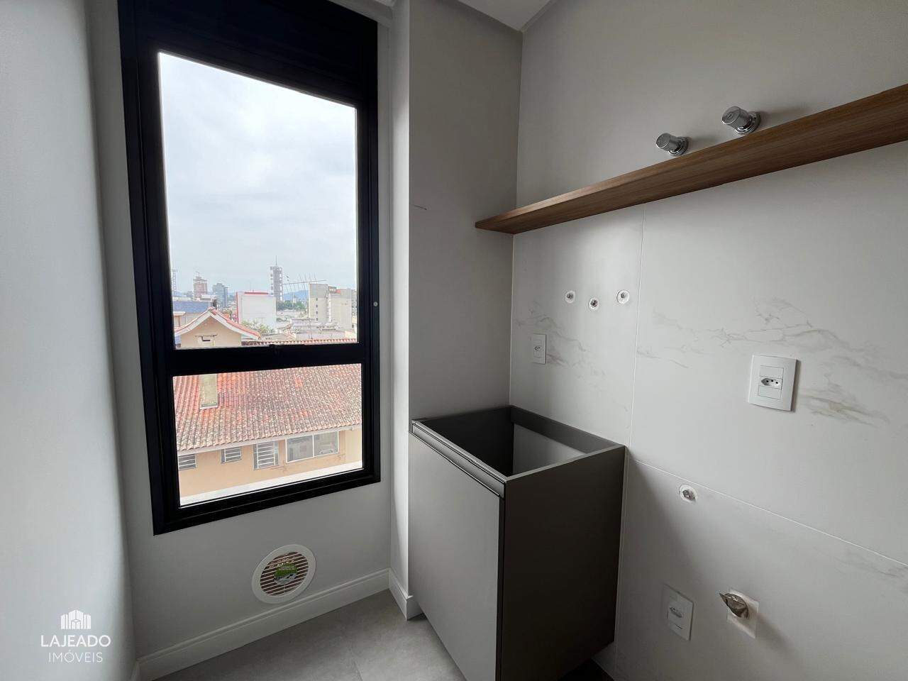 Apartamento para alugar com 2 quartos, 76m² - Foto 8