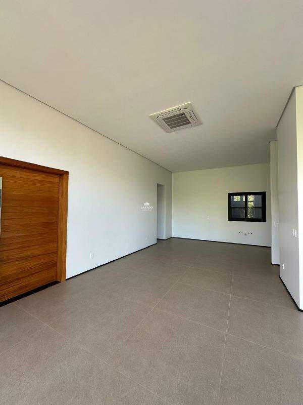 Casa à venda no Universitário: 