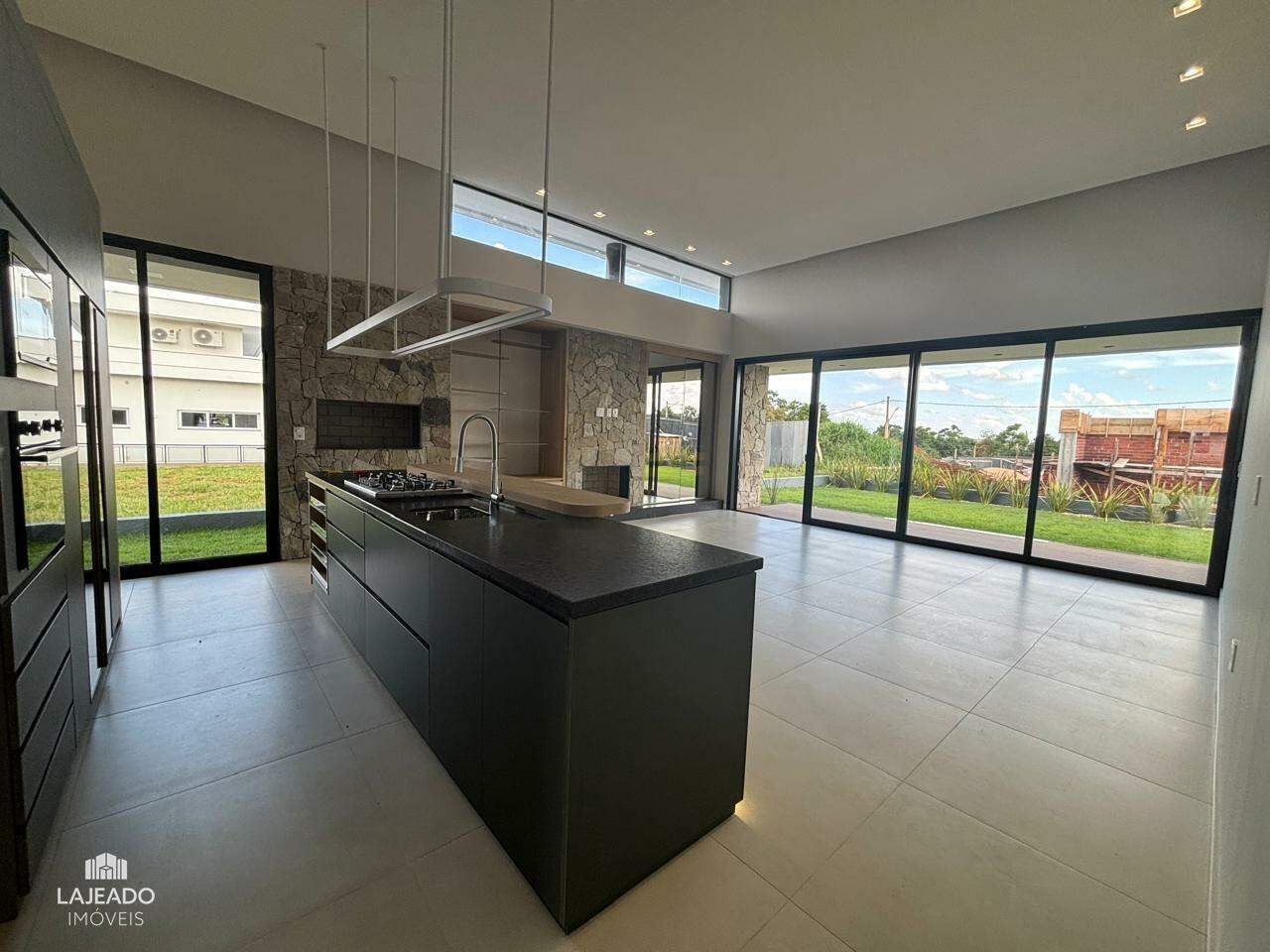 Casa à venda com 3 quartos, 215m² - Foto 5