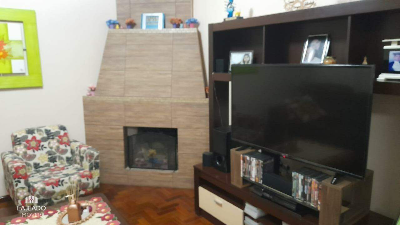 Casa à venda com 3 quartos, 240m² - Foto 2