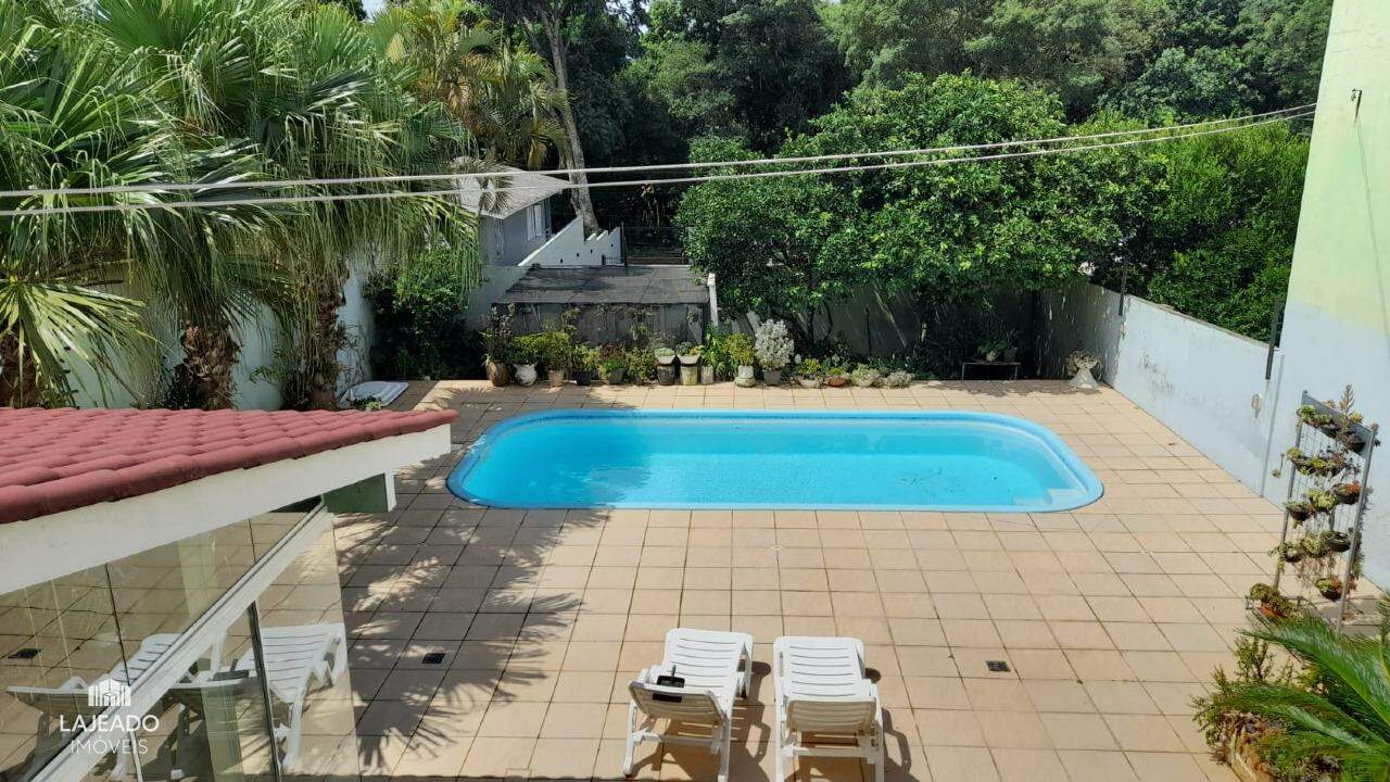 Casa à venda com 3 quartos, 240m² - Foto 3