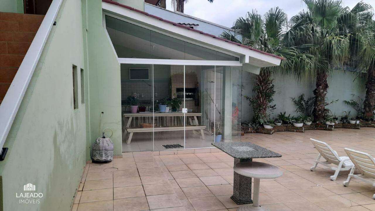 Casa à venda com 3 quartos, 240m² - Foto 10