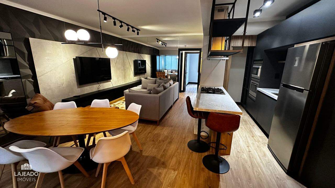 Apartamento à venda com 2 quartos, 77m² - Foto 2