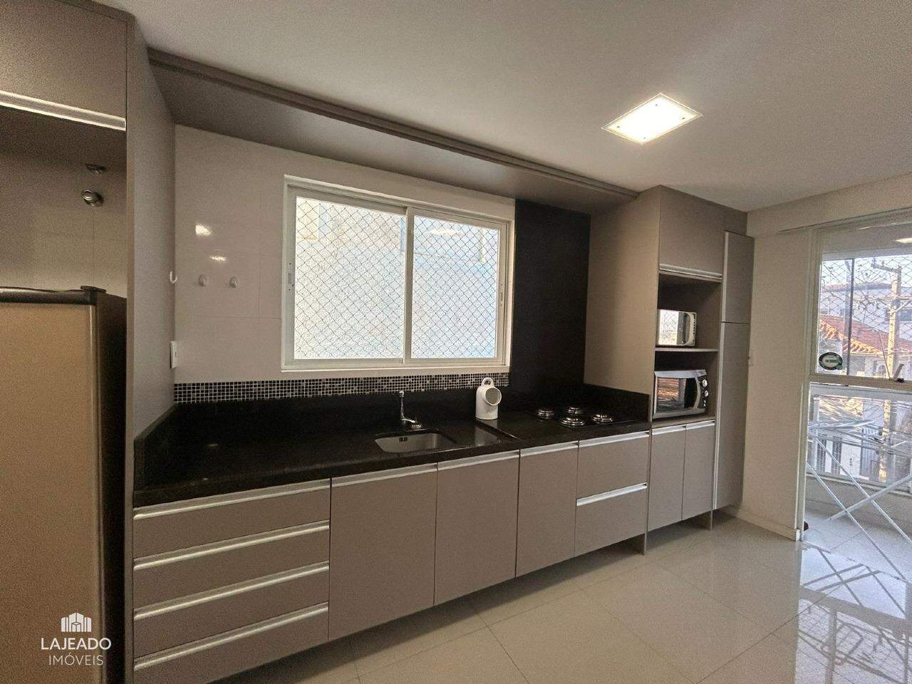 Apartamento à venda com 2 quartos, 71m² - Foto 4