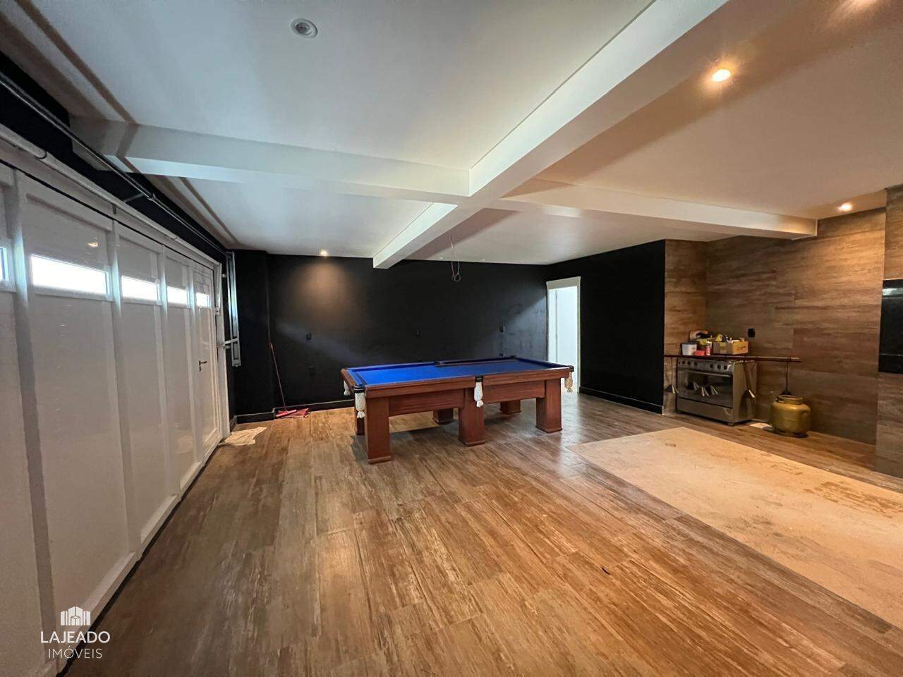 Casa para alugar com 4 quartos, 245m² - Foto 15