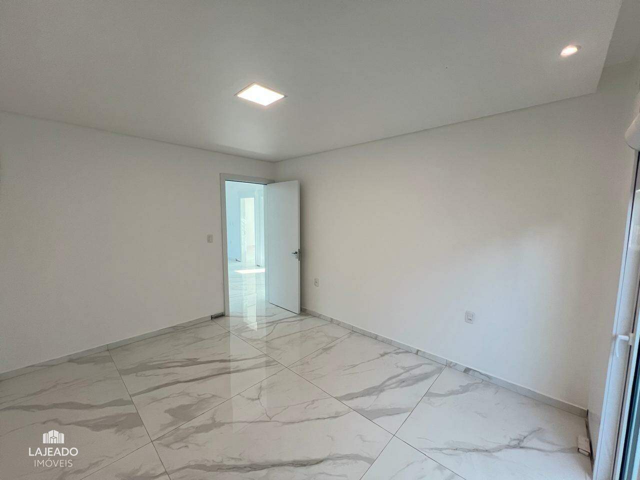 Casa para alugar com 4 quartos, 245m² - Foto 9