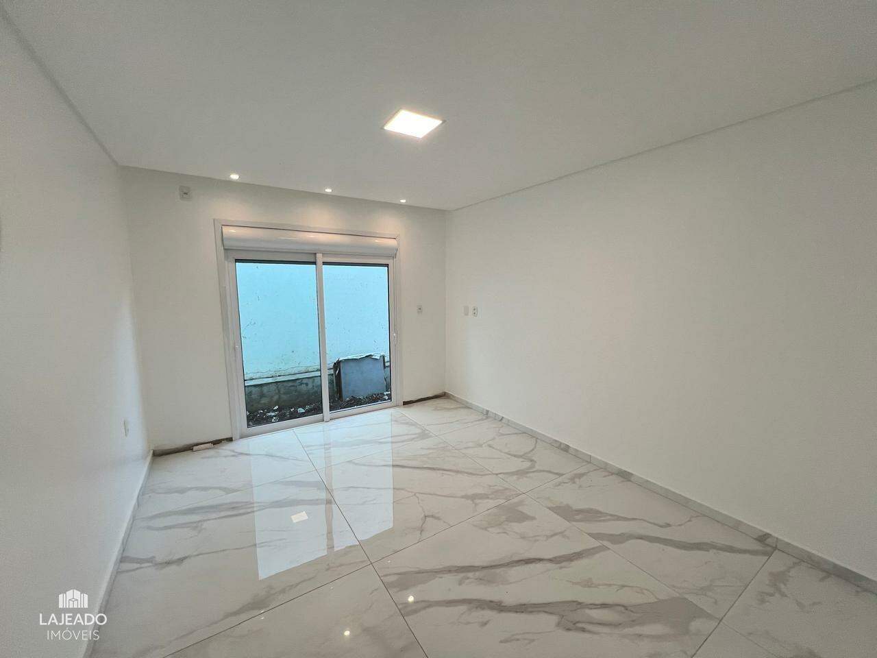 Casa para alugar com 4 quartos, 245m² - Foto 6