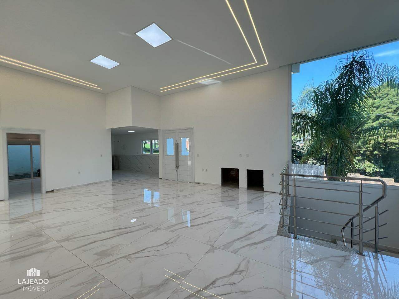 Casa para alugar com 4 quartos, 245m² - Foto 2