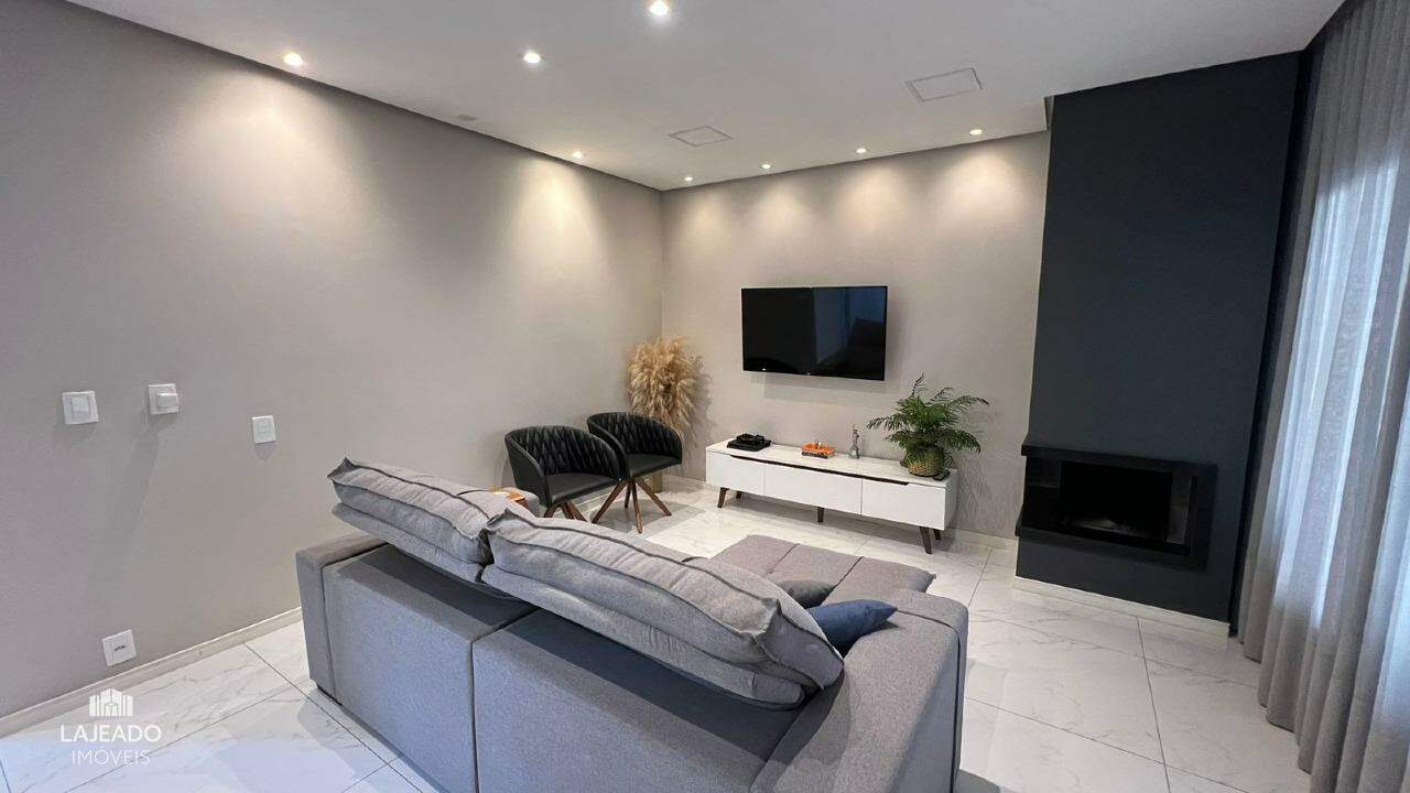 Casa à venda com 2 quartos, 164m² - Foto 3