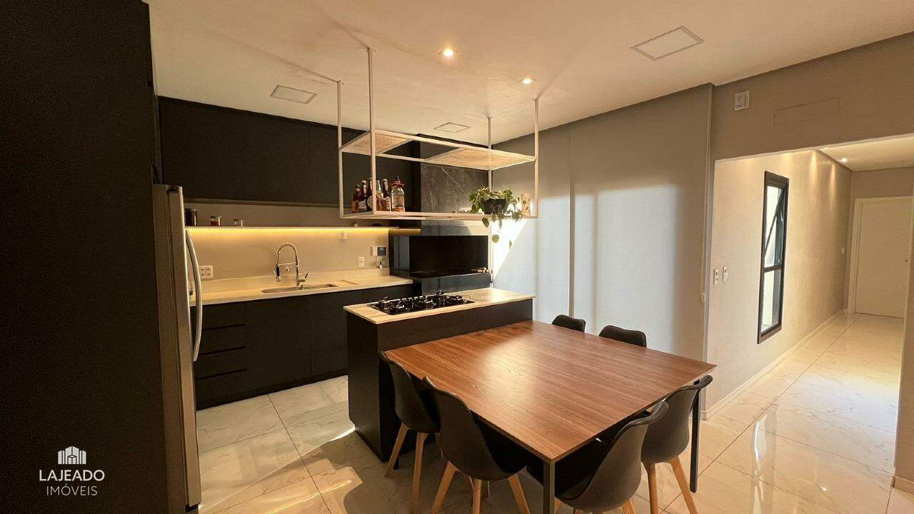 Casa à venda com 2 quartos, 164m² - Foto 4