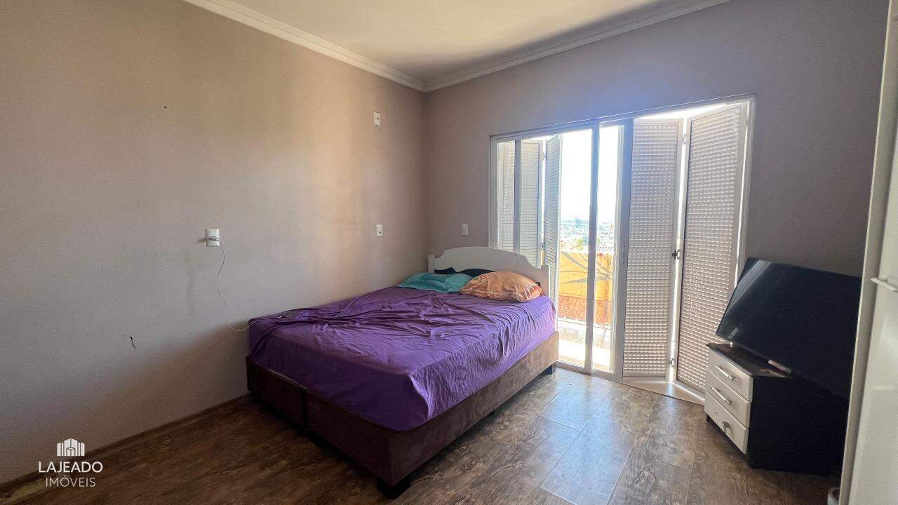 Casa à venda com 4 quartos, 240m² - Foto 10