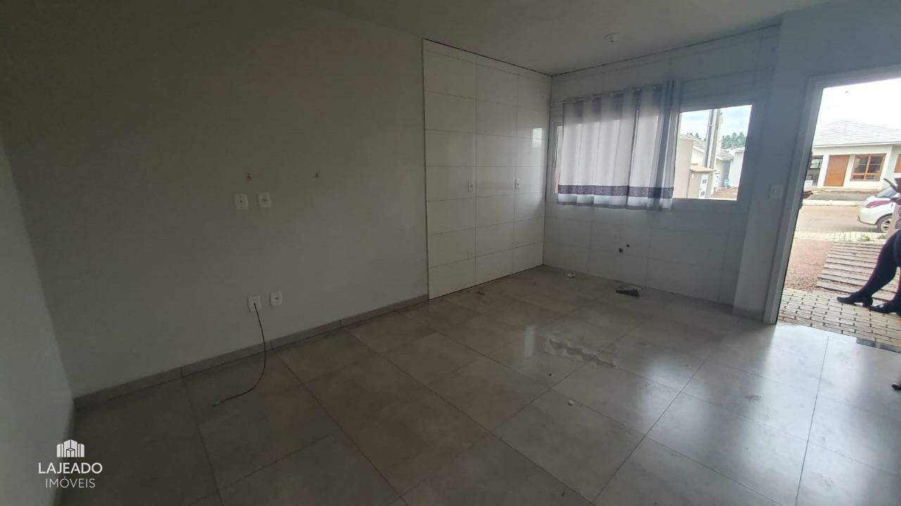 Casa à venda com 2 quartos, 72m² - Foto 2