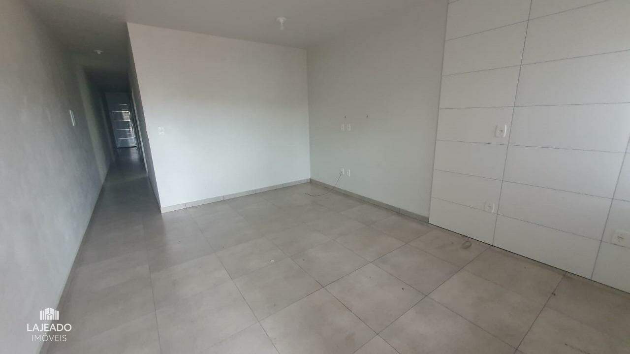 Casa à venda com 2 quartos, 72m² - Foto 1