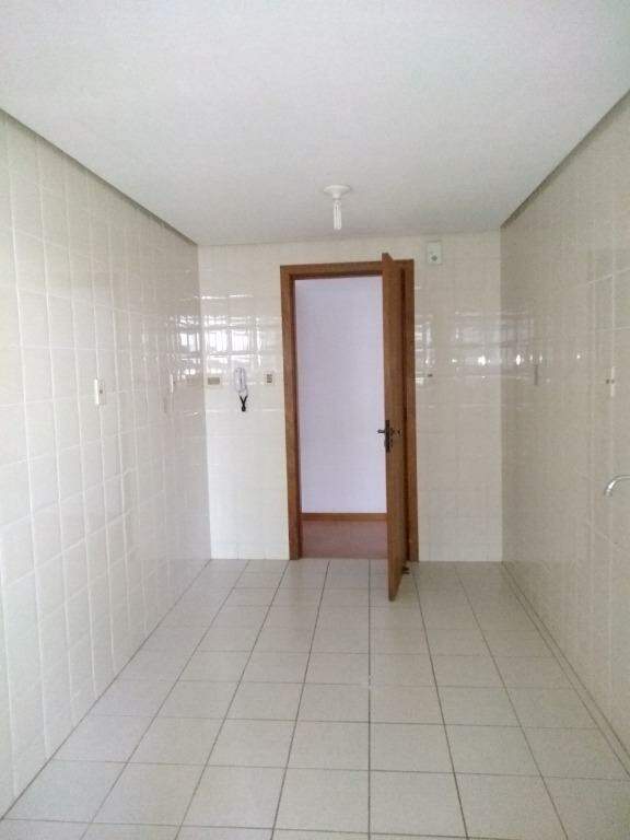 Apartamento à venda com 3 quartos, 150m² - Foto 3